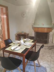 Fotografie z fotogalerie ubytování Eirini house v destinaci Dhrepanon + 30 fotografií