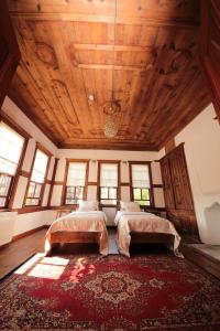 Ένα ή περισσότερα κρεβάτια σε δωμάτιο στο KARAÜZÜMLER KONAĞI