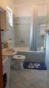 a bathroom with a toilet and a tub and a sink at Apartment Juri - sea view in Postira