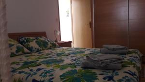 a bedroom with a bed with towels on it at Apartment Juri - sea view in Postira