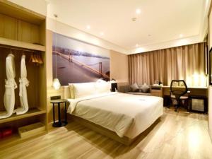 Postel nebo postele na pokoji v ubytování Atour Hotel Wuhan Changqing Road Branch