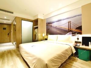 Postel nebo postele na pokoji v ubytování Atour Hotel Wuhan Changqing Road Branch