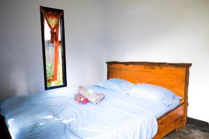 Giường trong phòng chung tại Vanilla Cottage Tetebatu