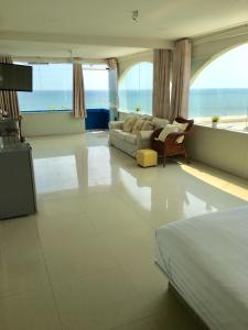 Foto da galeria de PierView Rooms em Hua Hin