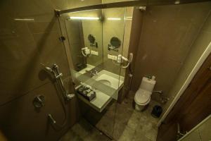 Hotel JSR Continental的一间浴室