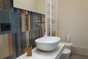 A bathroom at Urban Luxury Apartment Salerno