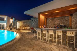 Bazén v ubytovaní Omnia Mykonos Boutique Hotel & Suites alebo v jeho blízkosti