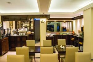 Příslušenství pro přípravu čaje a kávy v ubytování Mekke Hotel Istanbul