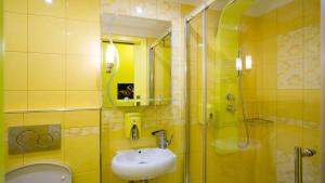 Koupelna v ubytování Apartment COLOURS - your 7 colour experience in centre of Prague