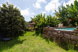 Bazén v ubytovaní Villa Canaria piscina jacuzzi jardín alebo v jeho blízkosti
