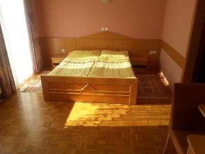 Postel nebo postele na pokoji v ubytování Penzion Zeleni Kakadu