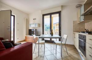 A kitchen or kitchenette at Apartment Alessandra