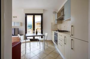 A kitchen or kitchenette at Apartment Alessandra