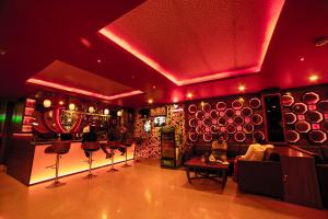 Hotel JSR Continental的休息区