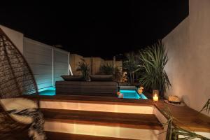 Bazén v ubytovaní Omnia Mykonos Boutique Hotel & Suites alebo v jeho blízkosti