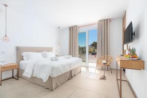 Posteľ alebo postele v izbe v ubytovaní Omnia Mykonos Boutique Hotel & Suites