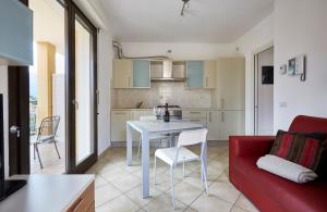 A kitchen or kitchenette at Apartment Alessandra