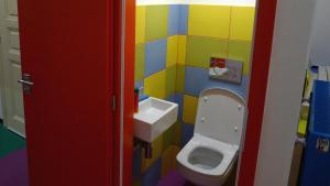 Koupelna v ubytování Apartment COLOURS - your 7 colour experience in centre of Prague