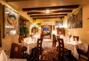 En restaurant eller et andet spisested på Apartamenty Pod Baranem