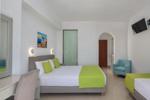 Letto o letti in una camera di Makarios Hotel