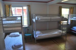 Postel nebo postele na pokoji v ubytování Solviken Tranås Hostel