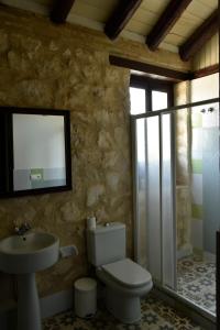 Koupelna v ubytování Casas Rurales Las Viñas