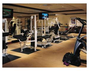 
The fitness centre and/or fitness facilities at Omni San Francisco
