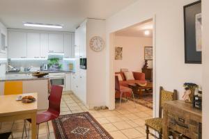 Foto da galeria de Modern, Cozy Large Apartment with Terrace in Basel- Allschwil em Allschwil