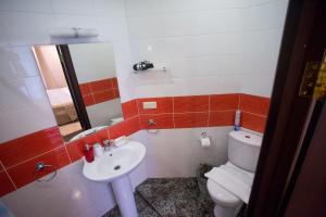 A bathroom at Hotel Smolenka