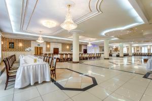 Restaurace v ubytování Hotel - Dworek Tryumf