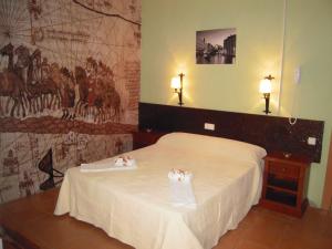 Hostal Temático El Cid, Fuengirola – Updated 2022 Prices