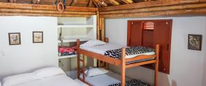 a couple of bunk beds in a room at Cabañas Las Bifloras in Santa Rosa de Cabal