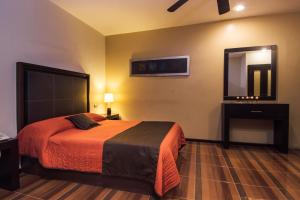 Un pat sau paturi într-o cameră la Hotel Majova Inn Xalapa