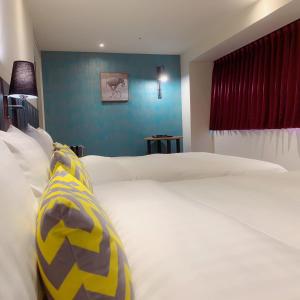 Postel nebo postele na pokoji v ubytování Goldinn Hotel
