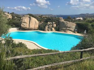 Výhled na bazén z ubytování Casa Maia with shared swimming pool nebo okolí