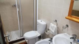 Kylpyhuone majoituspaikassa Basic Hotel