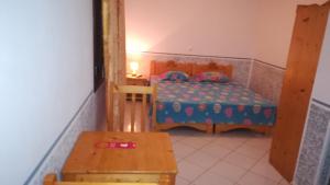 Vuode tai vuoteita majoituspaikassa Basic Hotel