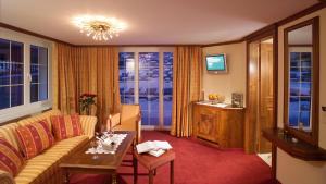 TV a/nebo společenská místnost v ubytování Hotel Sonne