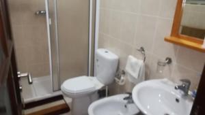 Kylpyhuone majoituspaikassa Basic Hotel