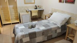 A bed or beds in a room at Biddanòa Bed and Breakfast Még 6 kép