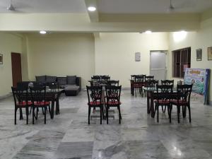 A restaurant or other place to eat at Bhalobasa Anandabas
