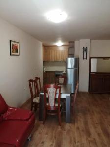 Η κουζίνα ή μικρή κουζίνα στο Apartment Lake Tryavna