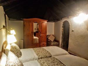 Postel nebo postele na pokoji v ubytování Casa Rural LAS TIAS III