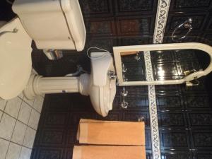 a bathroom with a toilet and a towel on the floor at Cabañas Sierra Verde in Zacatlán +39 photos