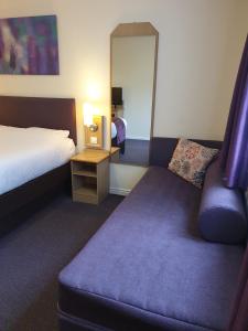 Postel nebo postele na pokoji v ubytování Stables Inn, Aintree