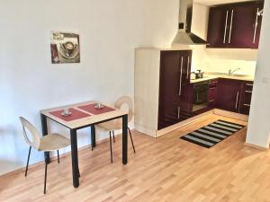a kitchen with a table and chairs in a room at Ferienwohnung Asal in Waldbronn