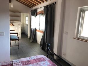 A bed or beds in a room at Piccolo Borgo Gagnoni