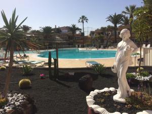 The swimming pool at or close to LasVistasApartment
