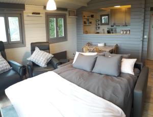 A kitchen or kitchenette at Chalet de la Sablière