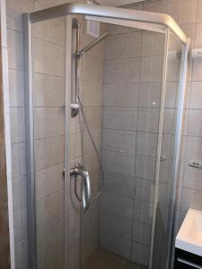 Vonios kambarys apgyvendinimo įstaigoje Apartamentai ,,ASTRA''
